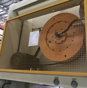 Tekan klac basah dengan injap solenoid