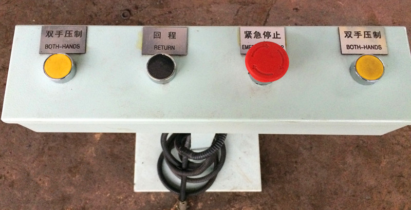 akhbar hidraulik t berdiri